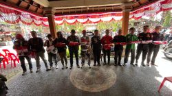 Gandeng Komunitas Motor, Kesbangpol Denpasar Bagikan Ratusan Bendera Merah Putih