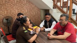 Miris, “Panglima Hukum” Togar Situmorang,  Pakai Rompi Oranye, Diborgol, Naik Mobil Tahanan
