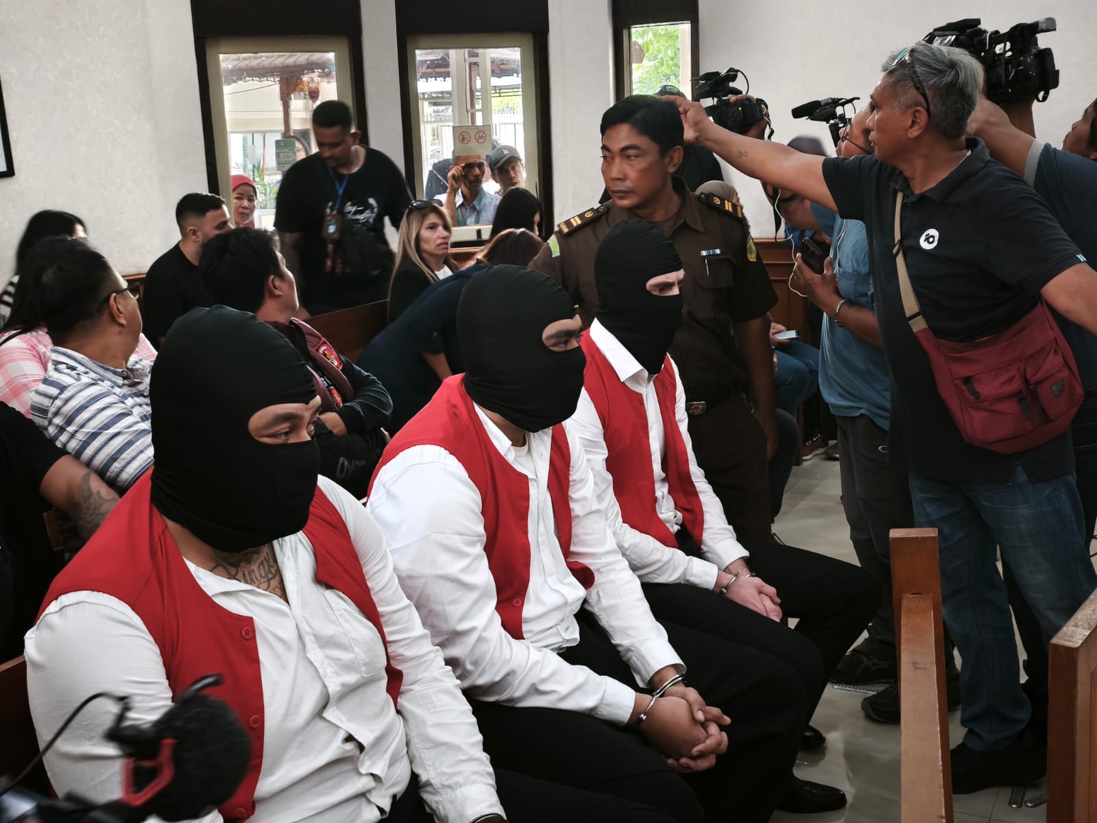 Sidang Penembakan WNA Australia, Saksi Dengar Pecahan Kayu, Diikuti Suara Tembakan 1 Terdakwa WNA